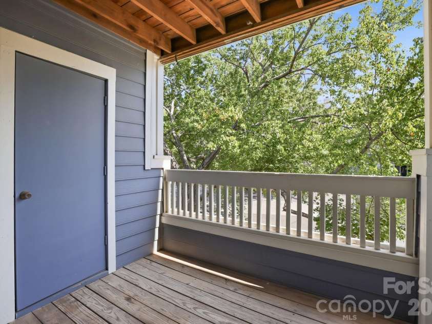 525 Olmsted Park Place, Charlotte, NC 28203.  MLS# CAR4419927, YatesRealty ID 48354. 