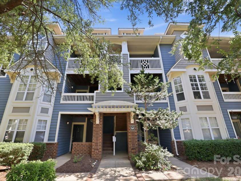 525 Olmsted Park Place, Charlotte, NC 28203.  MLS# CAR4419927, YatesRealty ID 48354. 