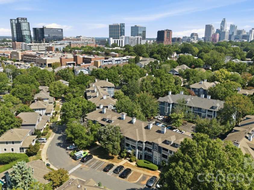 525 Olmsted Park Place, Charlotte, NC 28203.  MLS# CAR4419927, YatesRealty ID 48354. 