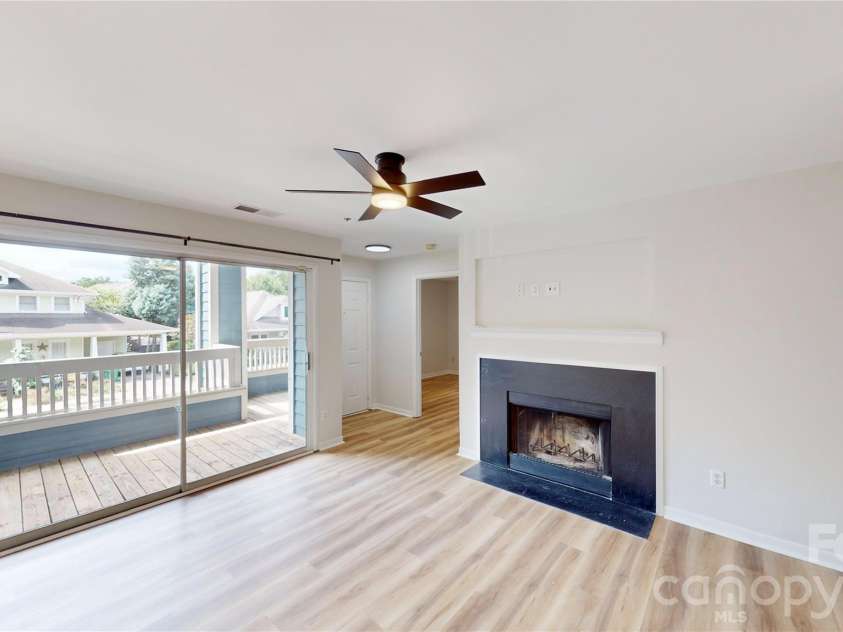 525 Olmsted Park Place, Charlotte, NC 28203.  MLS# CAR4426126, YatesRealty ID 48354. 