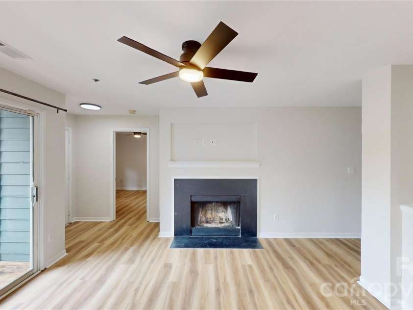 525 Olmsted Park Place, Charlotte, NC 28203.  MLS# CAR4426126, YatesRealty ID 48354. 