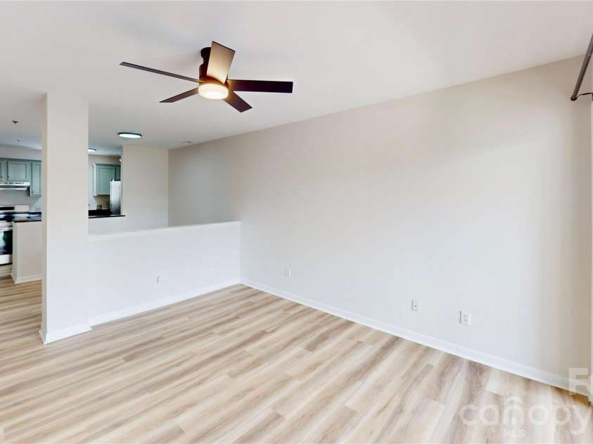 525 Olmsted Park Place, Charlotte, NC 28203.  MLS# CAR4426126, YatesRealty ID 48354. 