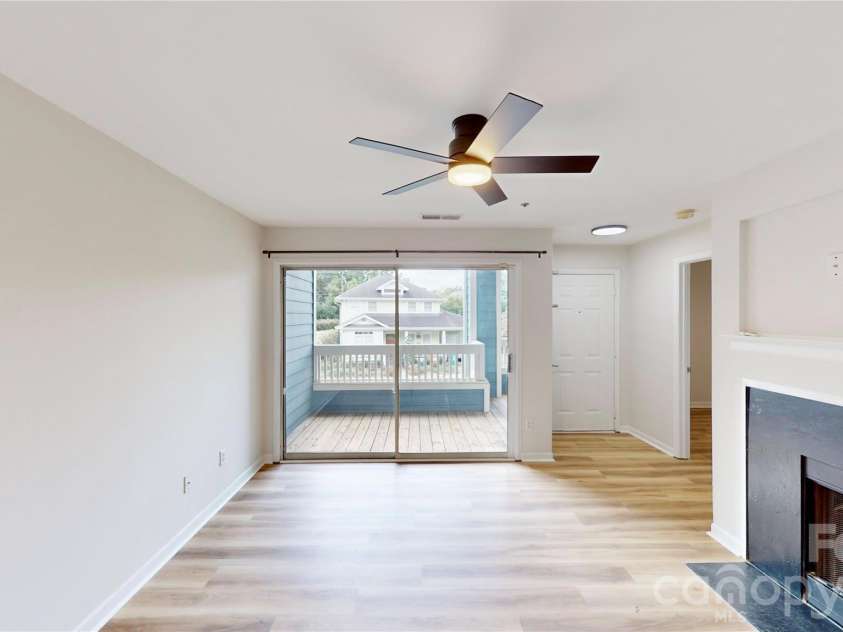 525 Olmsted Park Place, Charlotte, NC 28203.  MLS# CAR4426126, YatesRealty ID 48354. 