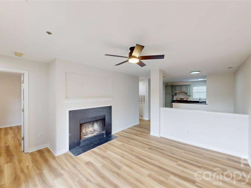 525 Olmsted Park Place, Charlotte, NC 28203.  MLS# CAR4426126, YatesRealty ID 48354. 