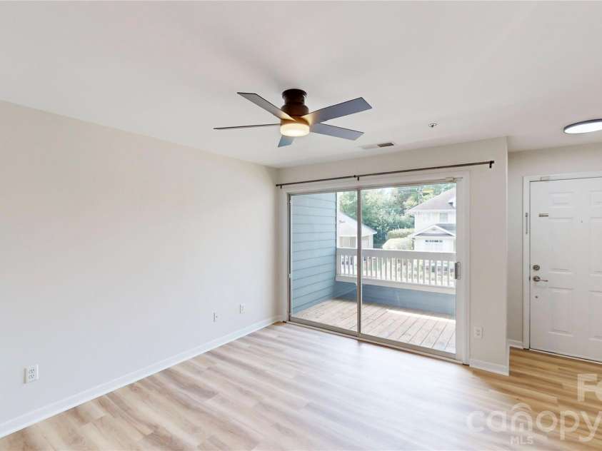 525 Olmsted Park Place, Charlotte, NC 28203.  MLS# CAR4426126, YatesRealty ID 48354. 
