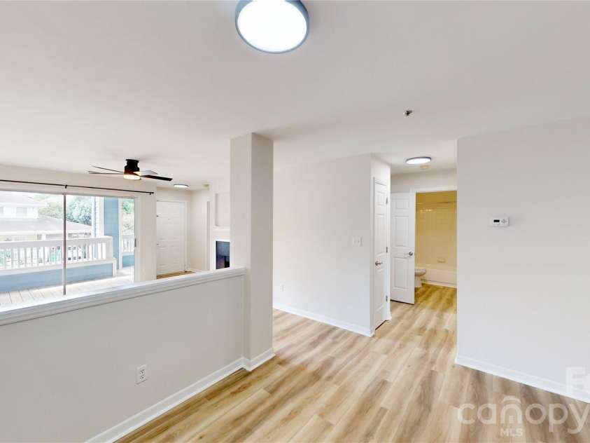 525 Olmsted Park Place, Charlotte, NC 28203.  MLS# CAR4426126, YatesRealty ID 48354. 