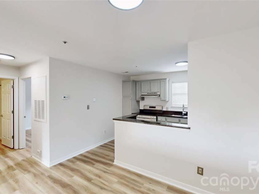 525 Olmsted Park Place, Charlotte, NC 28203.  MLS# CAR4426126, YatesRealty ID 48354. 