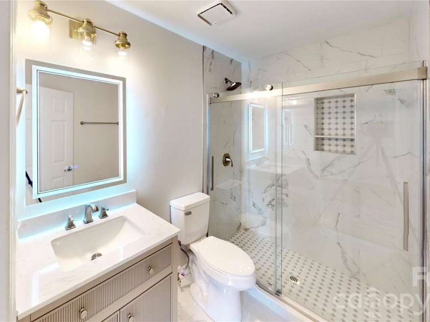525 Olmsted Park Place, Charlotte, NC 28203.  MLS# CAR4426126, YatesRealty ID 48354. 