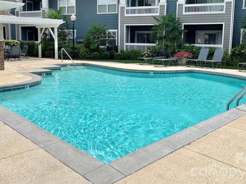 525 Olmsted Park Place, Charlotte, NC 28203.  MLS# CAR4426126, YatesRealty ID 48354. 