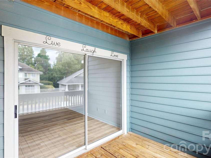 525 Olmsted Park Place, Charlotte, NC 28203.  MLS# CAR4426126, YatesRealty ID 48354. 
