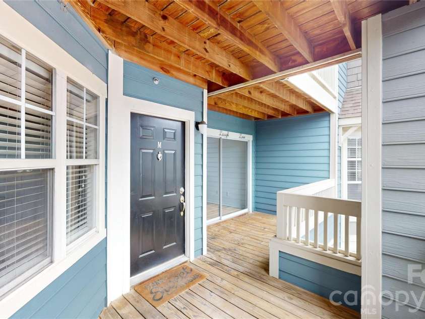 525 Olmsted Park Place, Charlotte, NC 28203.  MLS# CAR4426126, YatesRealty ID 48354. 