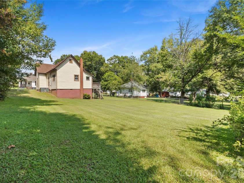 513 Edgemont Street, Albemarle, NC 28001.  MLS# CAR4420749, YatesRealty ID 48356. 
