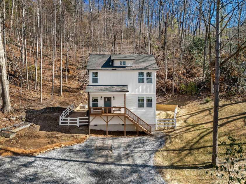 215 David Ridge Road, Black Mountain, NC 28711.  MLS# CAR4225943, YatesRealty ID 4836. 