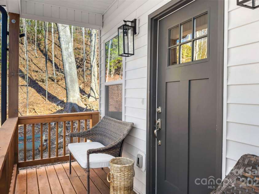 215 David Ridge Road, Black Mountain, NC 28711.  MLS# CAR4225943, YatesRealty ID 4836. 