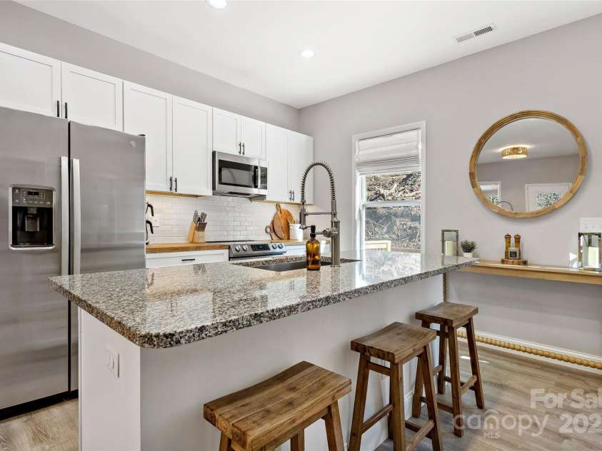 215 David Ridge Road, Black Mountain, NC 28711.  MLS# CAR4225943, YatesRealty ID 4836. 