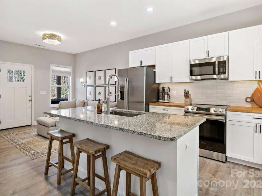 215 David Ridge Road, Black Mountain, NC 28711.  MLS# CAR4225943, YatesRealty ID 4836. 