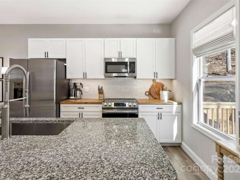 215 David Ridge Road, Black Mountain, NC 28711.  MLS# CAR4225943, YatesRealty ID 4836. 