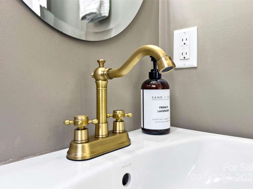 215 David Ridge Road, Black Mountain, NC 28711.  MLS# CAR4225943, YatesRealty ID 4836. 