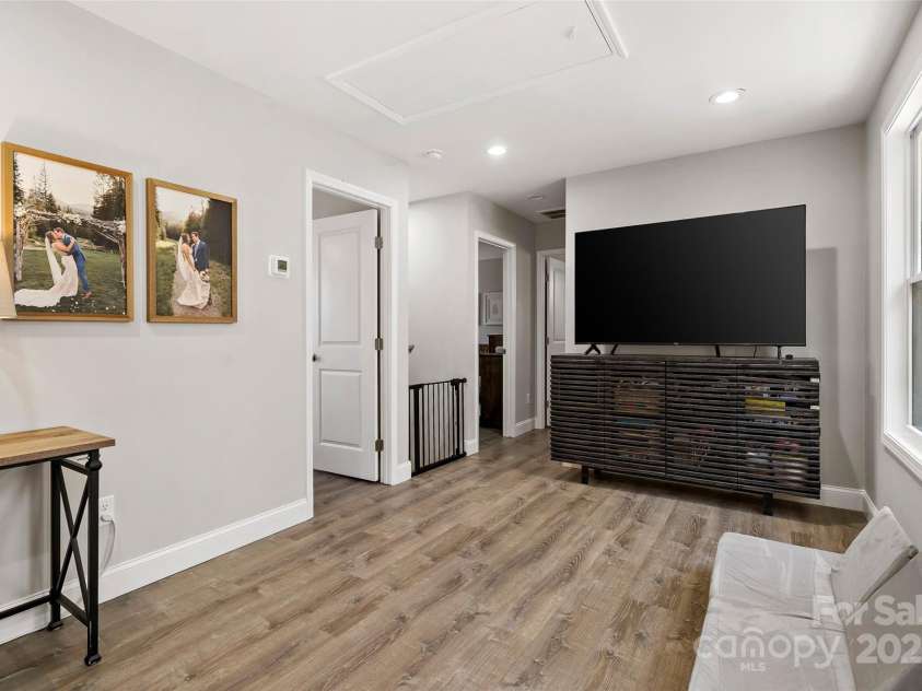 215 David Ridge Road, Black Mountain, NC 28711.  MLS# CAR4225943, YatesRealty ID 4836. 