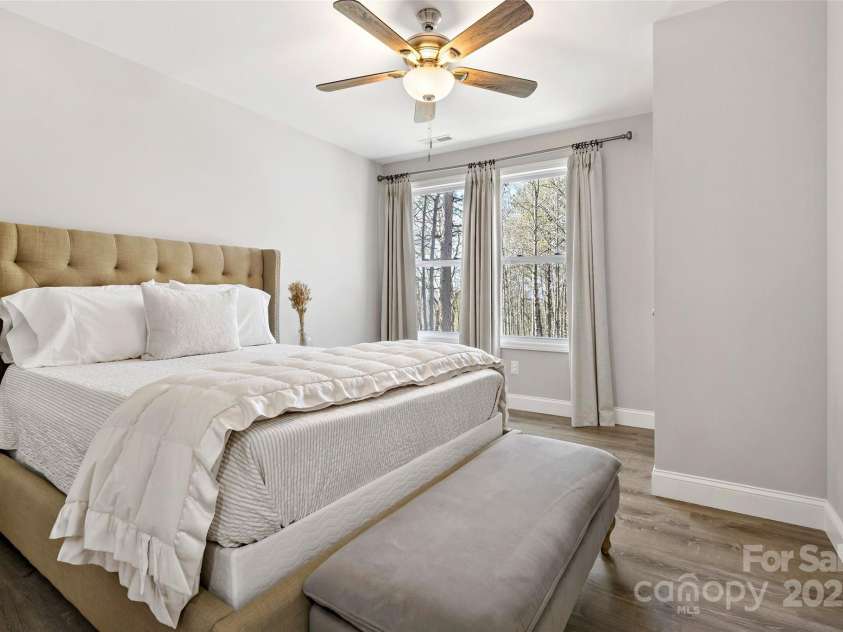 215 David Ridge Road, Black Mountain, NC 28711.  MLS# CAR4225943, YatesRealty ID 4836. 