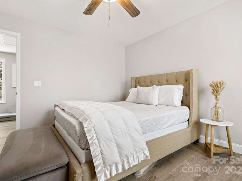 215 David Ridge Road, Black Mountain, NC 28711.  MLS# CAR4225943, YatesRealty ID 4836. 