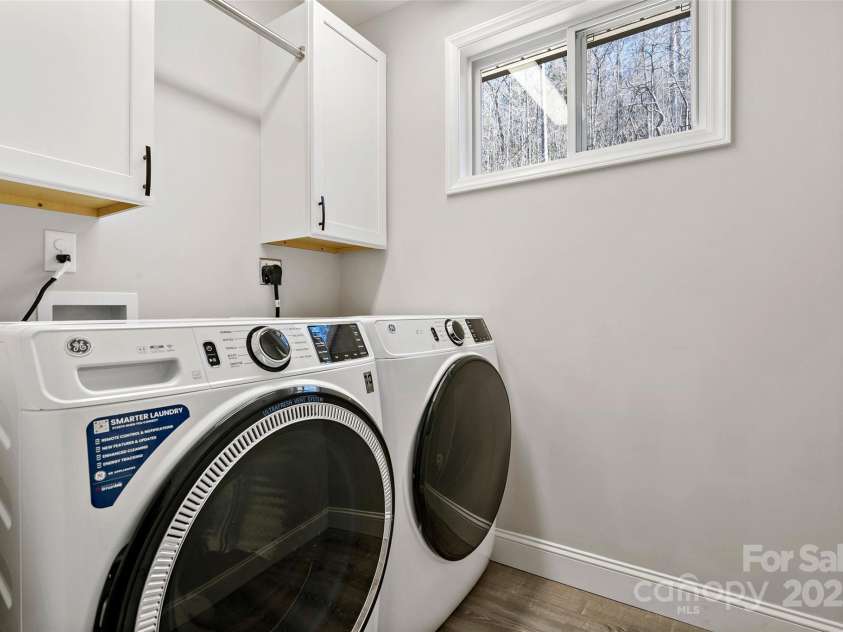 215 David Ridge Road, Black Mountain, NC 28711.  MLS# CAR4225943, YatesRealty ID 4836. 