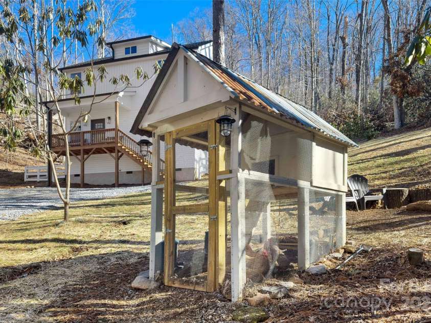 215 David Ridge Road, Black Mountain, NC 28711.  MLS# CAR4225943, YatesRealty ID 4836. 