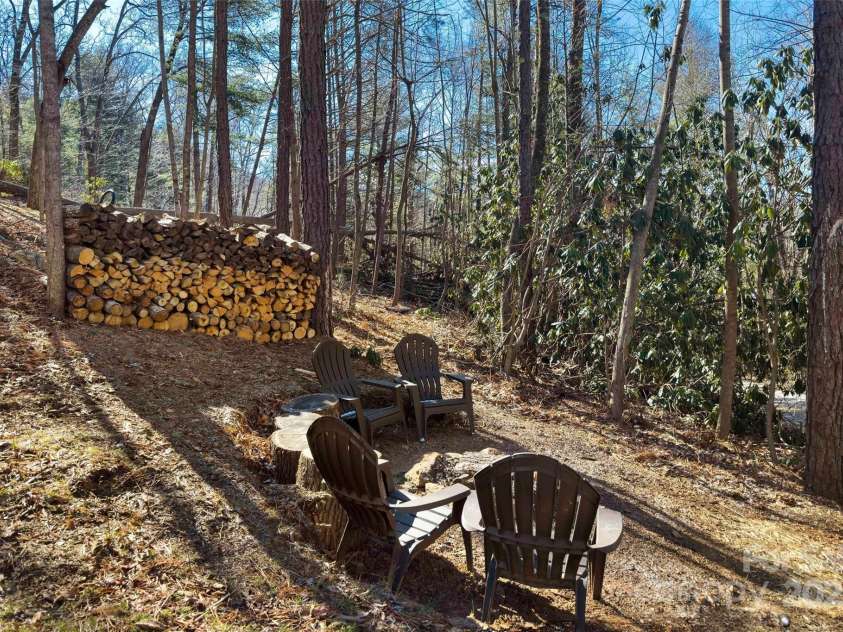 215 David Ridge Road, Black Mountain, NC 28711.  MLS# CAR4225943, YatesRealty ID 4836. 