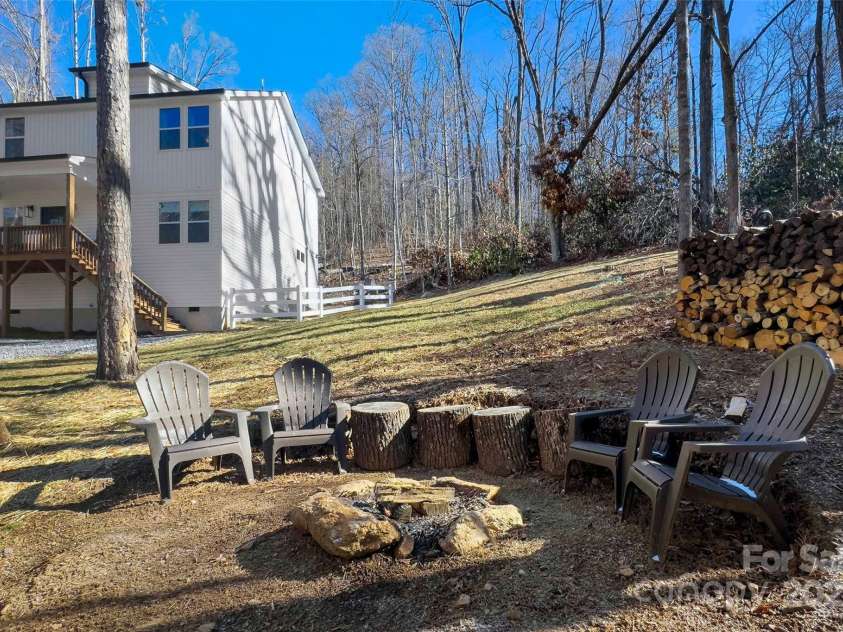 215 David Ridge Road, Black Mountain, NC 28711.  MLS# CAR4225943, YatesRealty ID 4836. 