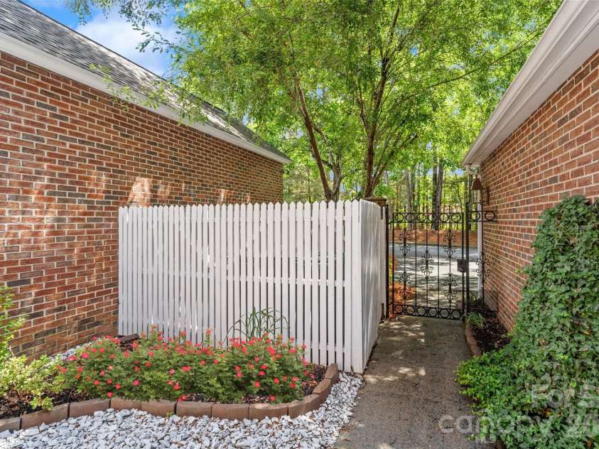 806 Colony Oaks Drive, Monroe, NC 28112.  MLS# CAR4395392, YatesRealty ID 4836. 