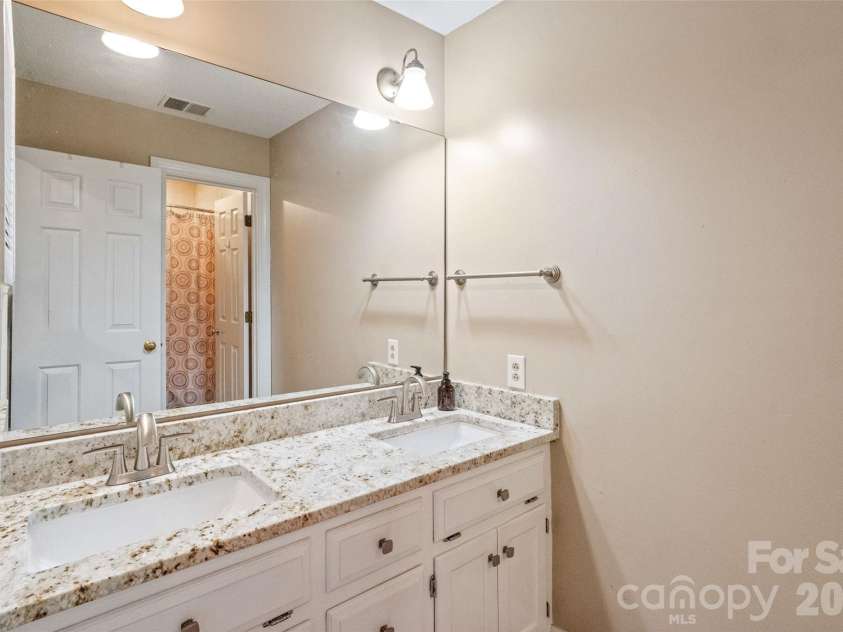 806 Colony Oaks Drive, Monroe, NC 28112.  MLS# CAR4395392, YatesRealty ID 4836. 