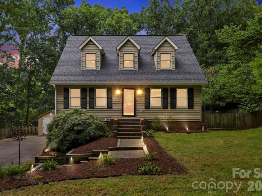 505 Pole Creasman Road, Asheville, NC 28806.  MLS# CAR4420209, YatesRealty ID 48362. 