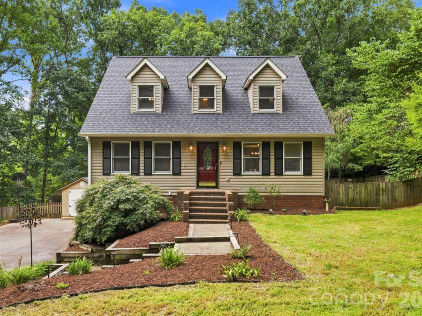 505 Pole Creasman Road, Asheville, NC 28806.  MLS# CAR4420209, YatesRealty ID 48362. 