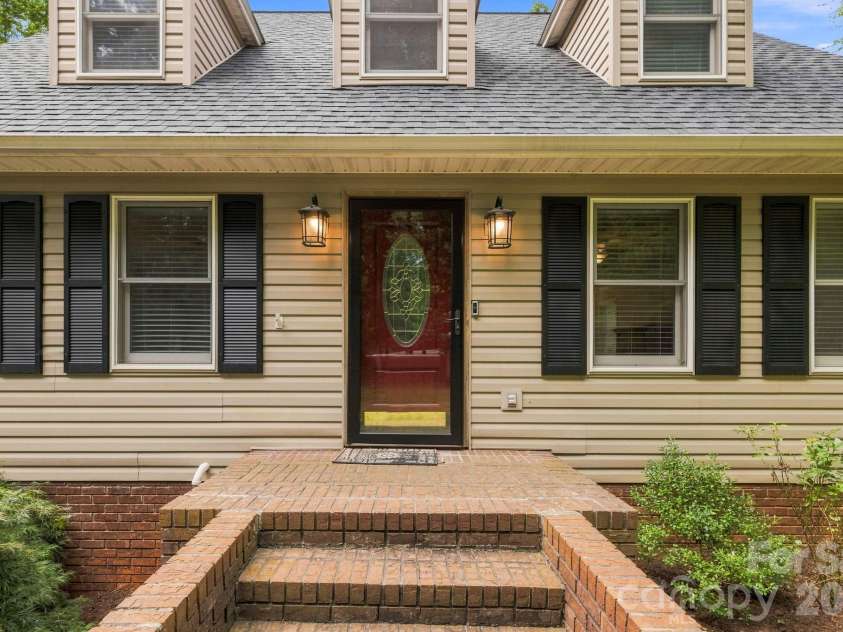 505 Pole Creasman Road, Asheville, NC 28806.  MLS# CAR4420209, YatesRealty ID 48362. 