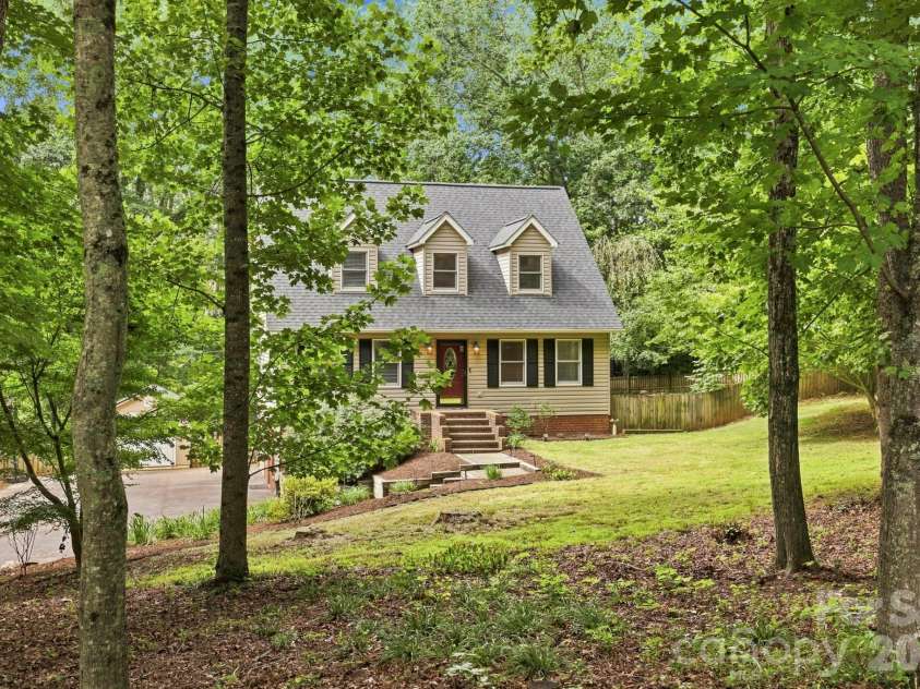 505 Pole Creasman Road, Asheville, NC 28806.  MLS# CAR4420209, YatesRealty ID 48362. 