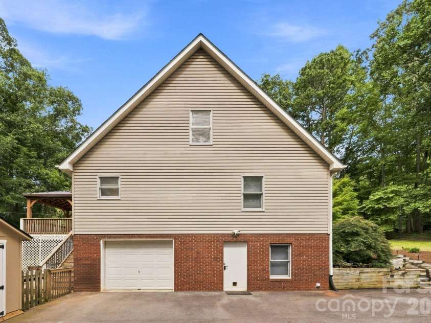 505 Pole Creasman Road, Asheville, NC 28806.  MLS# CAR4420209, YatesRealty ID 48362. 