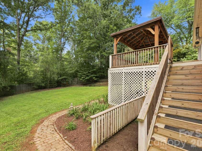 505 Pole Creasman Road, Asheville, NC 28806.  MLS# CAR4420209, YatesRealty ID 48362. 