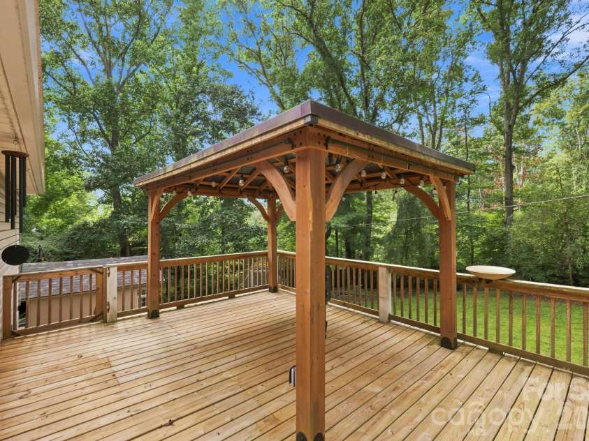 505 Pole Creasman Road, Asheville, NC 28806.  MLS# CAR4420209, YatesRealty ID 48362. 