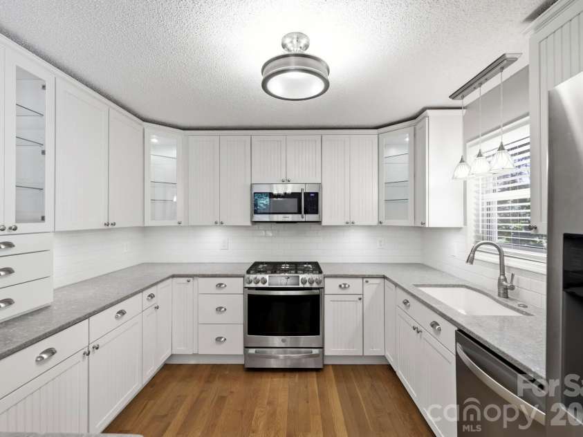 505 Pole Creasman Road, Asheville, NC 28806.  MLS# CAR4420209, YatesRealty ID 48362. 