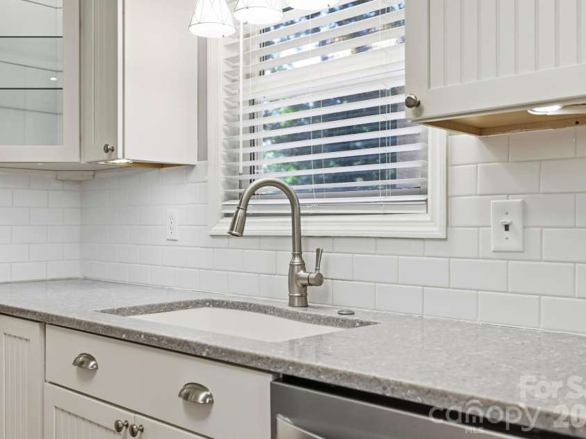 505 Pole Creasman Road, Asheville, NC 28806.  MLS# CAR4420209, YatesRealty ID 48362. 