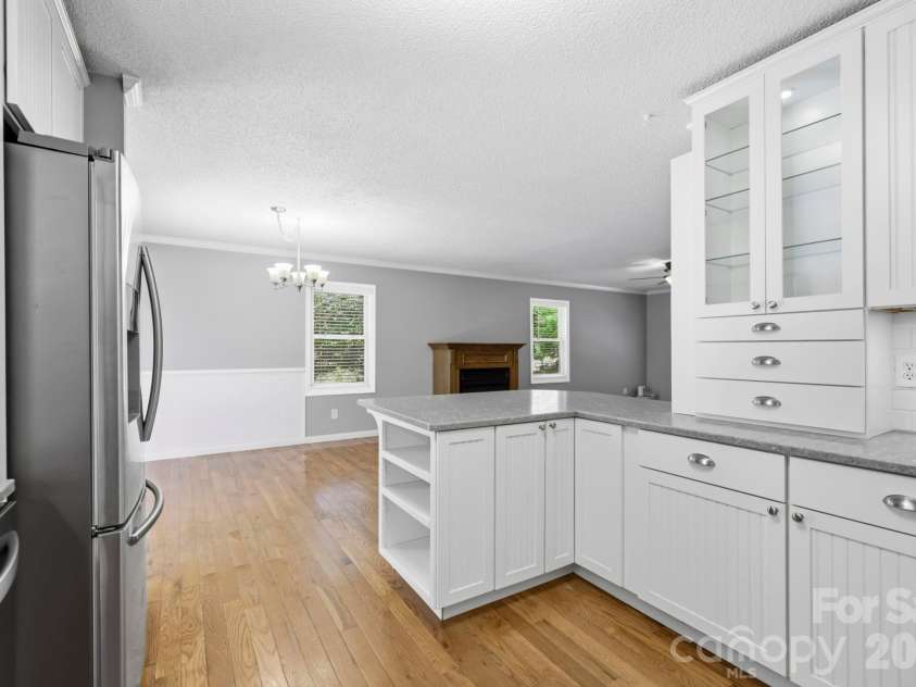 505 Pole Creasman Road, Asheville, NC 28806.  MLS# CAR4420209, YatesRealty ID 48362. 