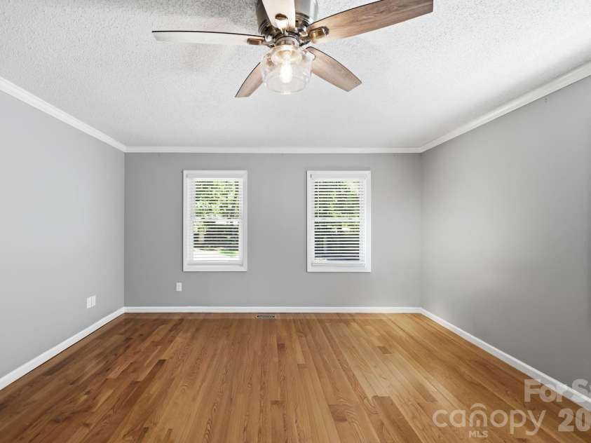 505 Pole Creasman Road, Asheville, NC 28806.  MLS# CAR4420209, YatesRealty ID 48362. 