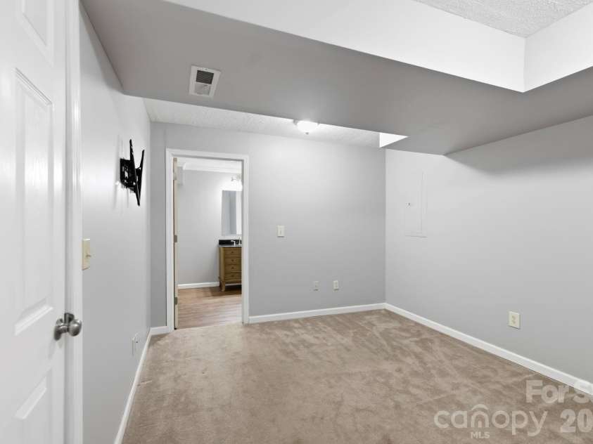 505 Pole Creasman Road, Asheville, NC 28806.  MLS# CAR4420209, YatesRealty ID 48362. 