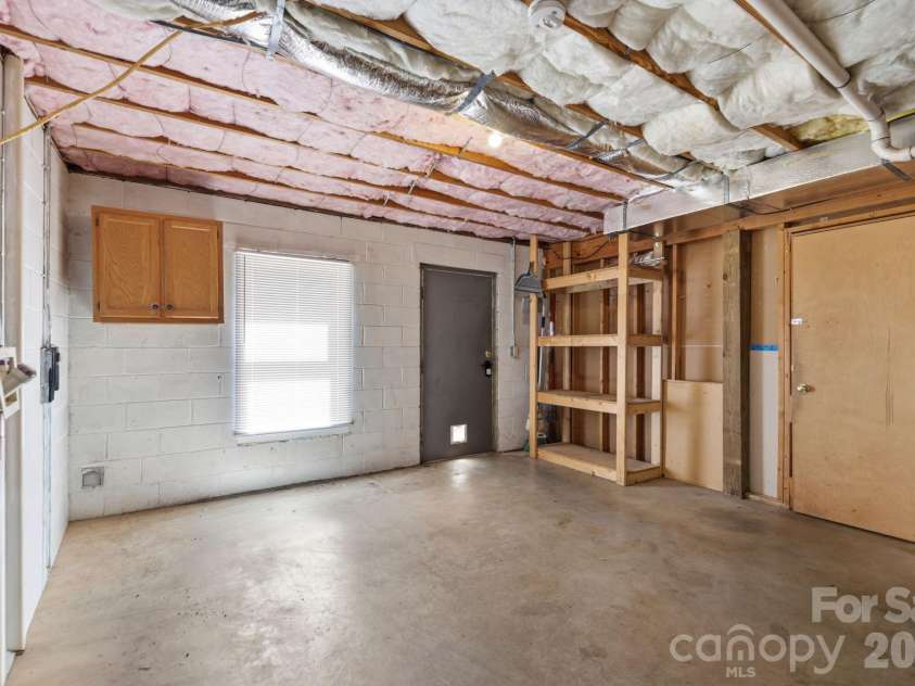 505 Pole Creasman Road, Asheville, NC 28806.  MLS# CAR4420209, YatesRealty ID 48362. 