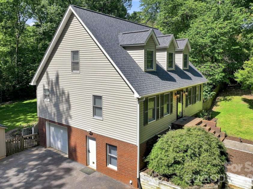 505 Pole Creasman Road, Asheville, NC 28806.  MLS# CAR4420209, YatesRealty ID 48362. 