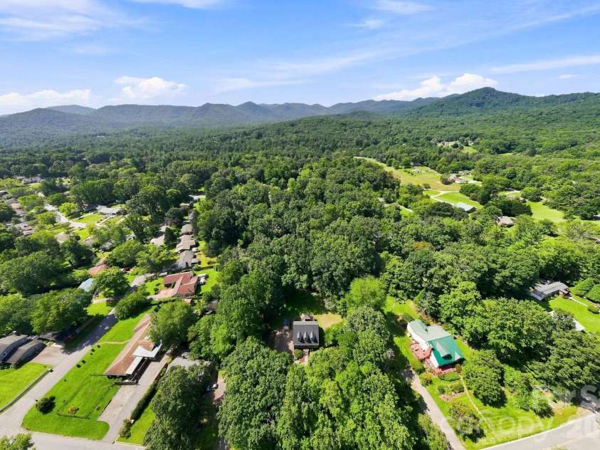 505 Pole Creasman Road, Asheville, NC 28806.  MLS# CAR4420209, YatesRealty ID 48362. 