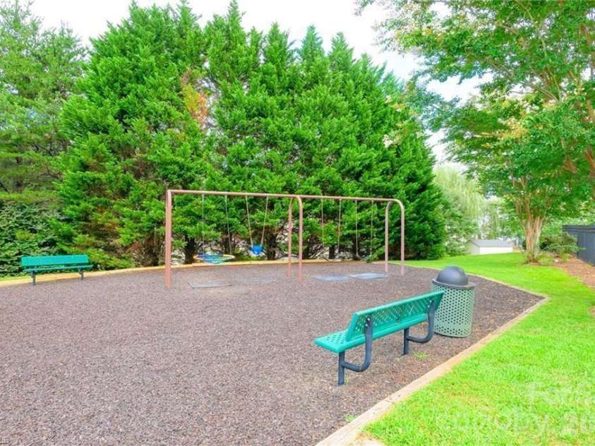 282 Water Lily Circle, Winston Salem, NC 27107.  MLS# CAR4420914, YatesRealty ID 48364. 