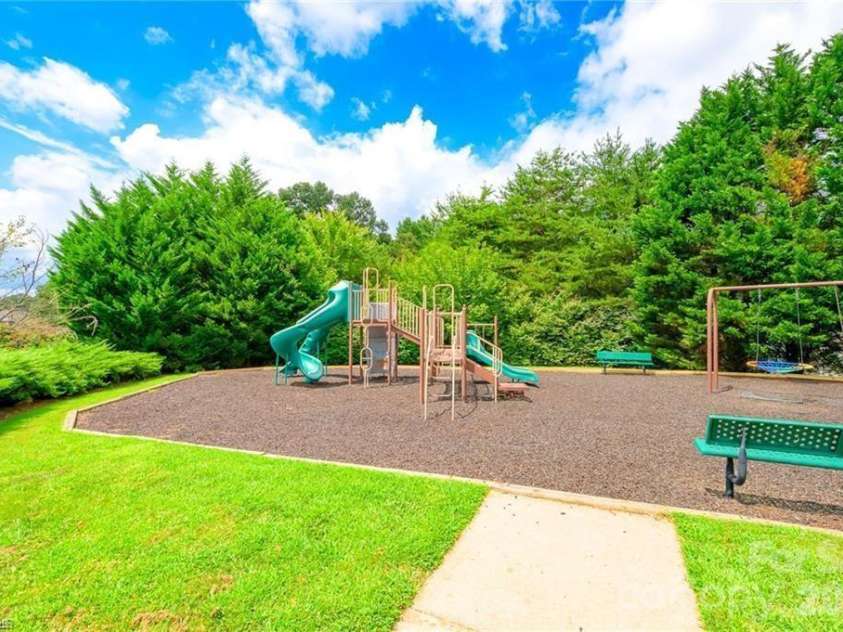 282 Water Lily Circle, Winston Salem, NC 27107.  MLS# CAR4420914, YatesRealty ID 48364. 