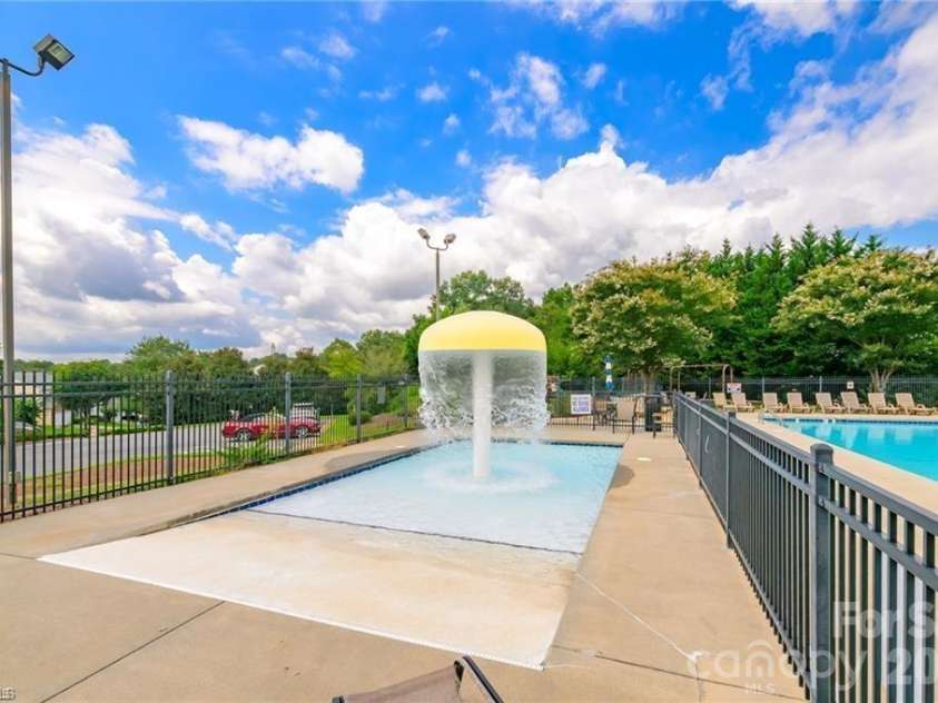 282 Water Lily Circle, Winston Salem, NC 27107.  MLS# CAR4420914, YatesRealty ID 48364. 
