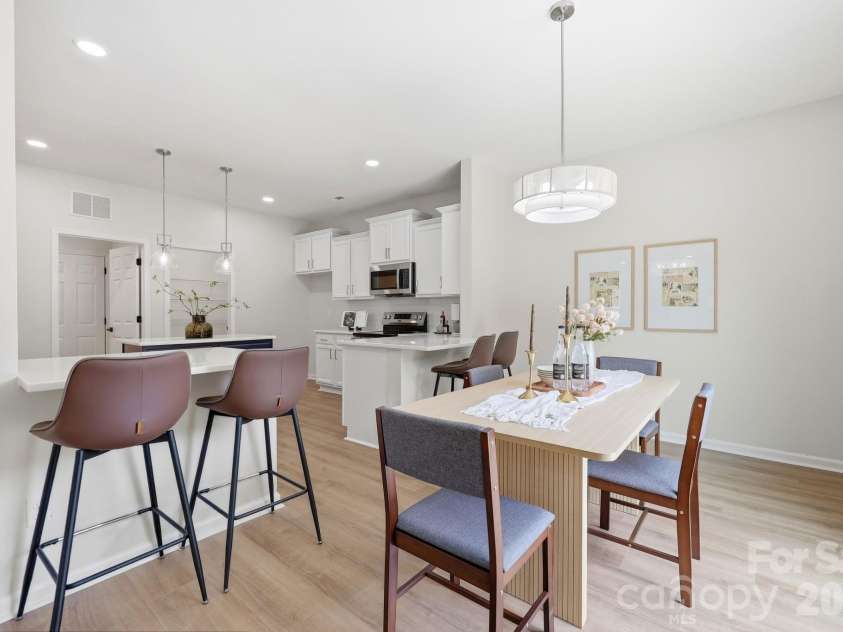 282 Water Lily Circle, Winston Salem, NC 27107.  MLS# CAR4420914, YatesRealty ID 48364. Eat-in breakfast